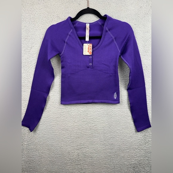 FP Movement by Free People Top Bail Out Womens XS/S Layer Henley Crop Top NEW - Picture 3 of 13